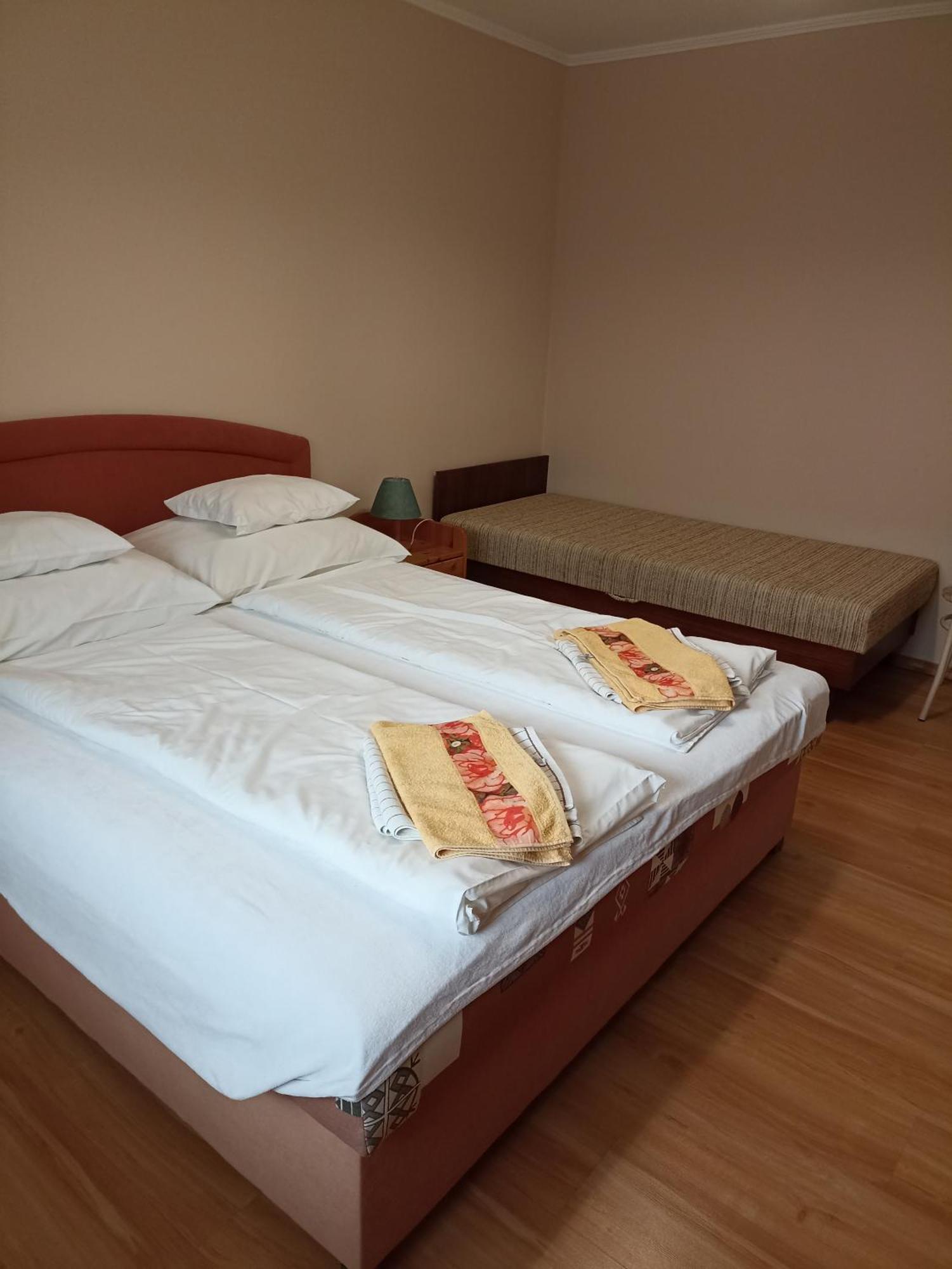 Bor Apartmanhaz Gyenesdiás Exterior foto