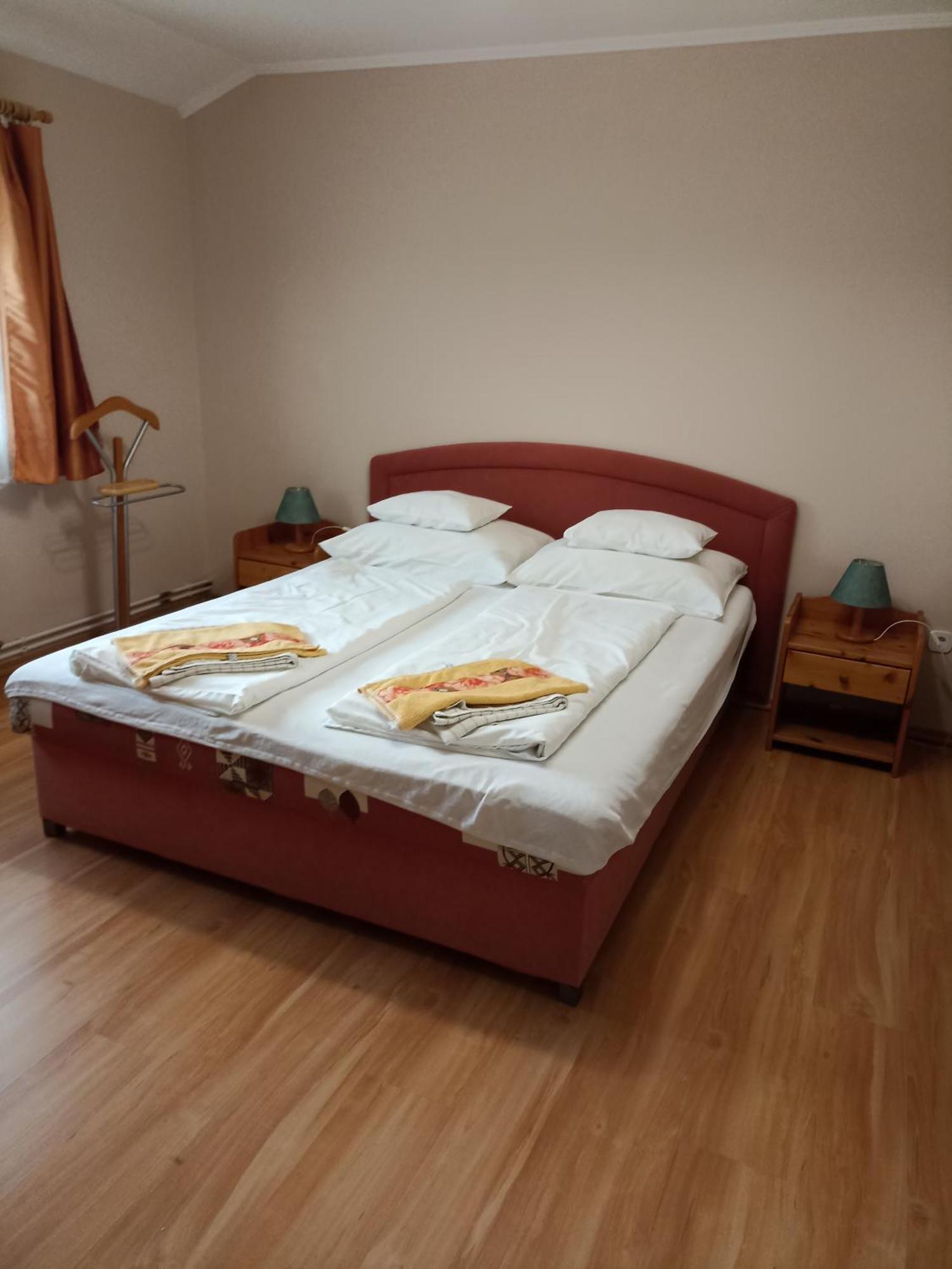 Bor Apartmanhaz Gyenesdiás Exterior foto