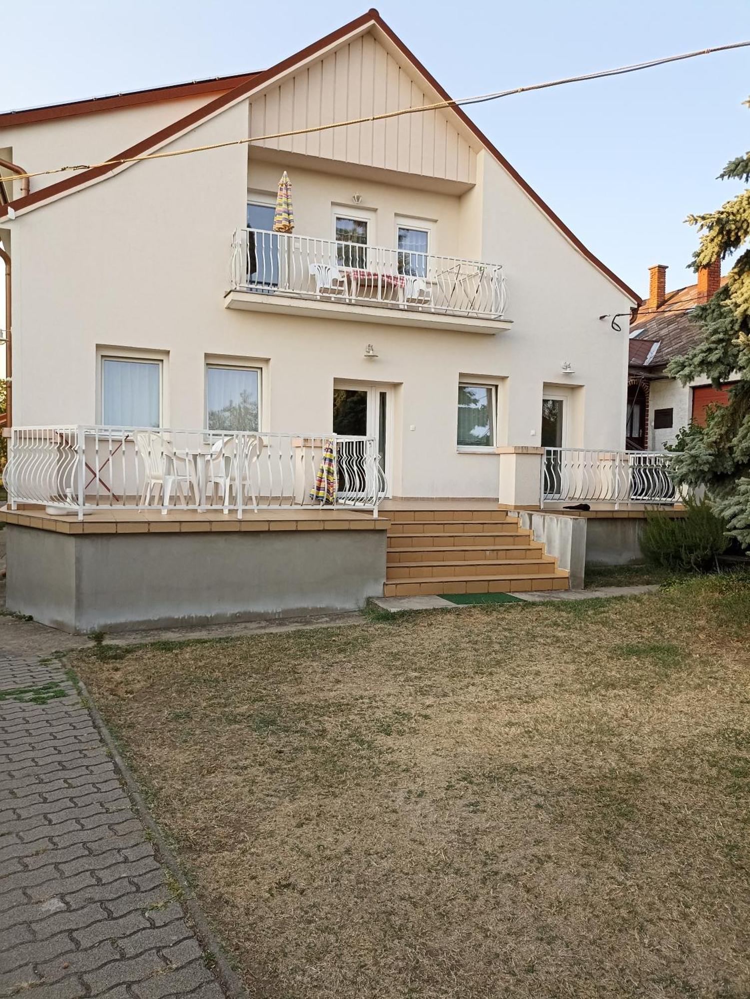 Bor Apartmanhaz Gyenesdiás Exterior foto