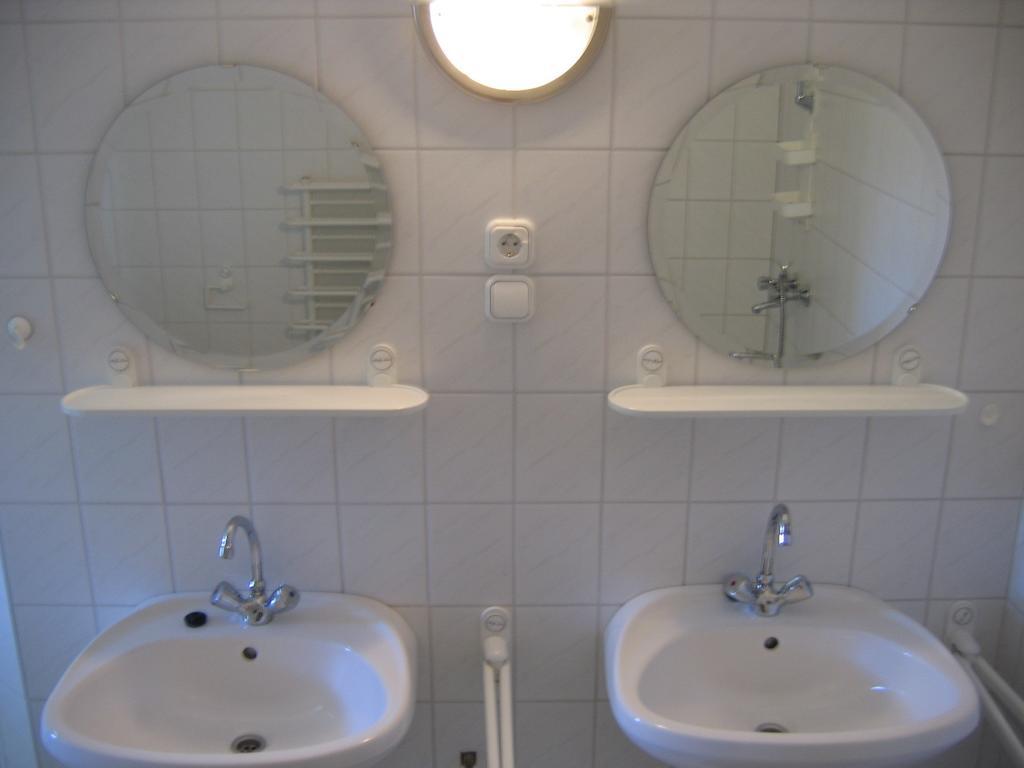 Bor Apartmanhaz Gyenesdiás Zimmer foto